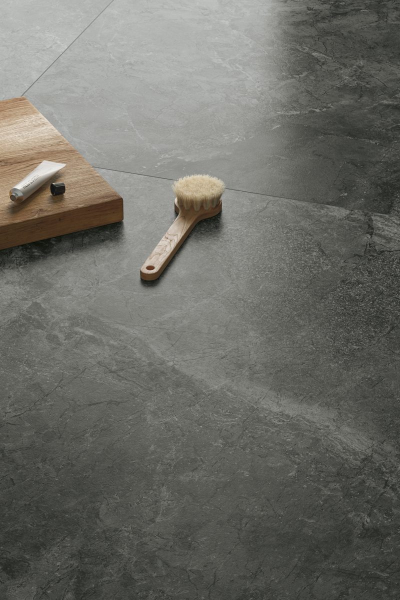 River Graphite 75 × 150