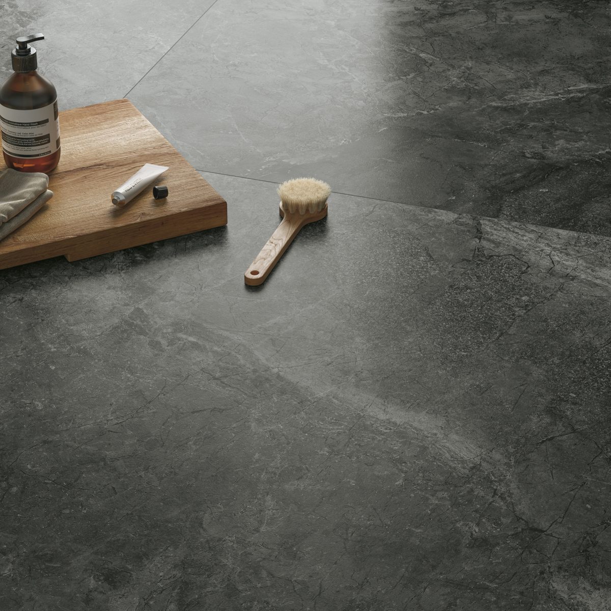 River Graphite 75 × 150